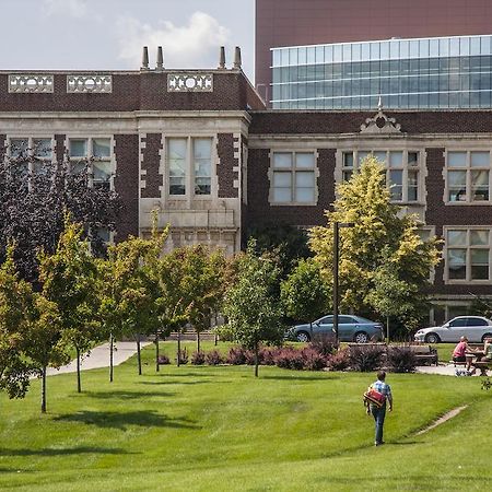 University Of Alberta - Hotel エドモントン エクステリア 写真