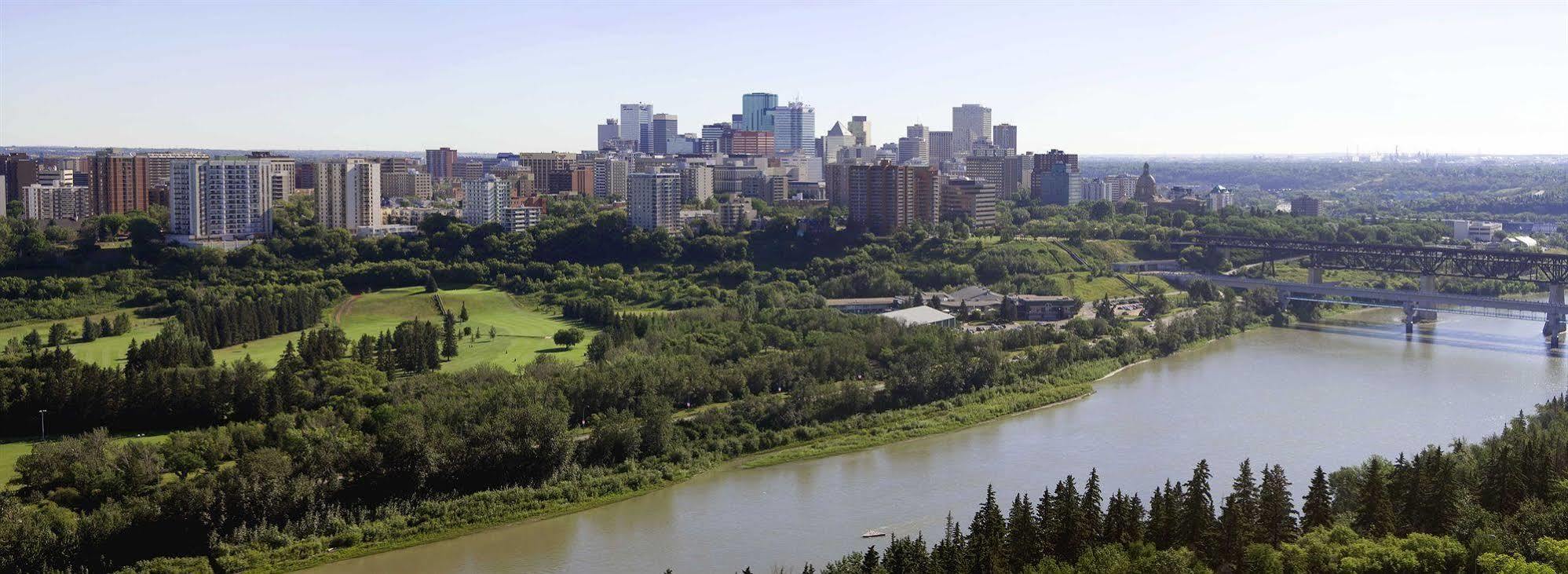 University Of Alberta - Hotel エドモントン エクステリア 写真